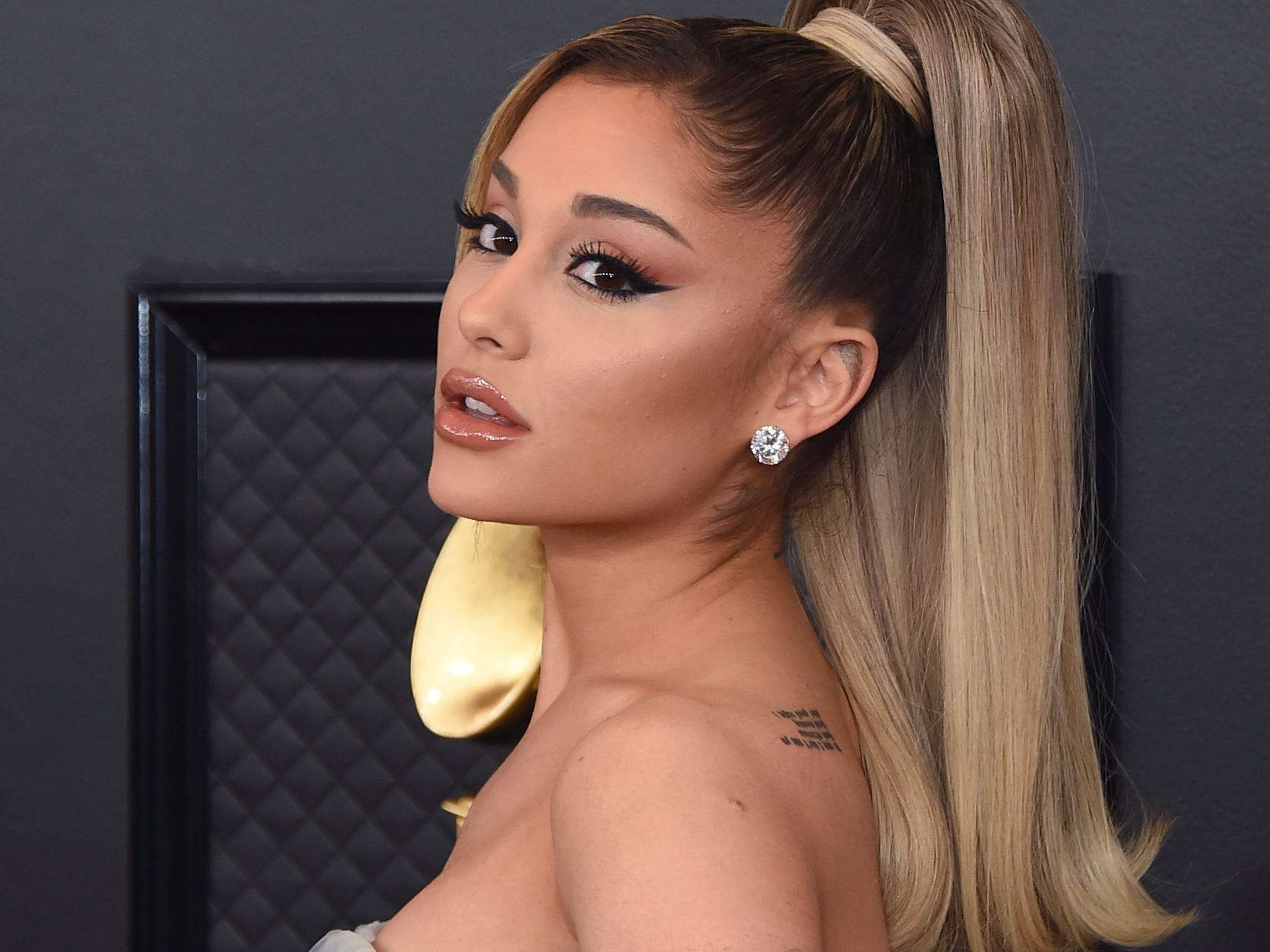 Ariana Grande is now giving away $2 million in therapy to fans: 'Feel ...