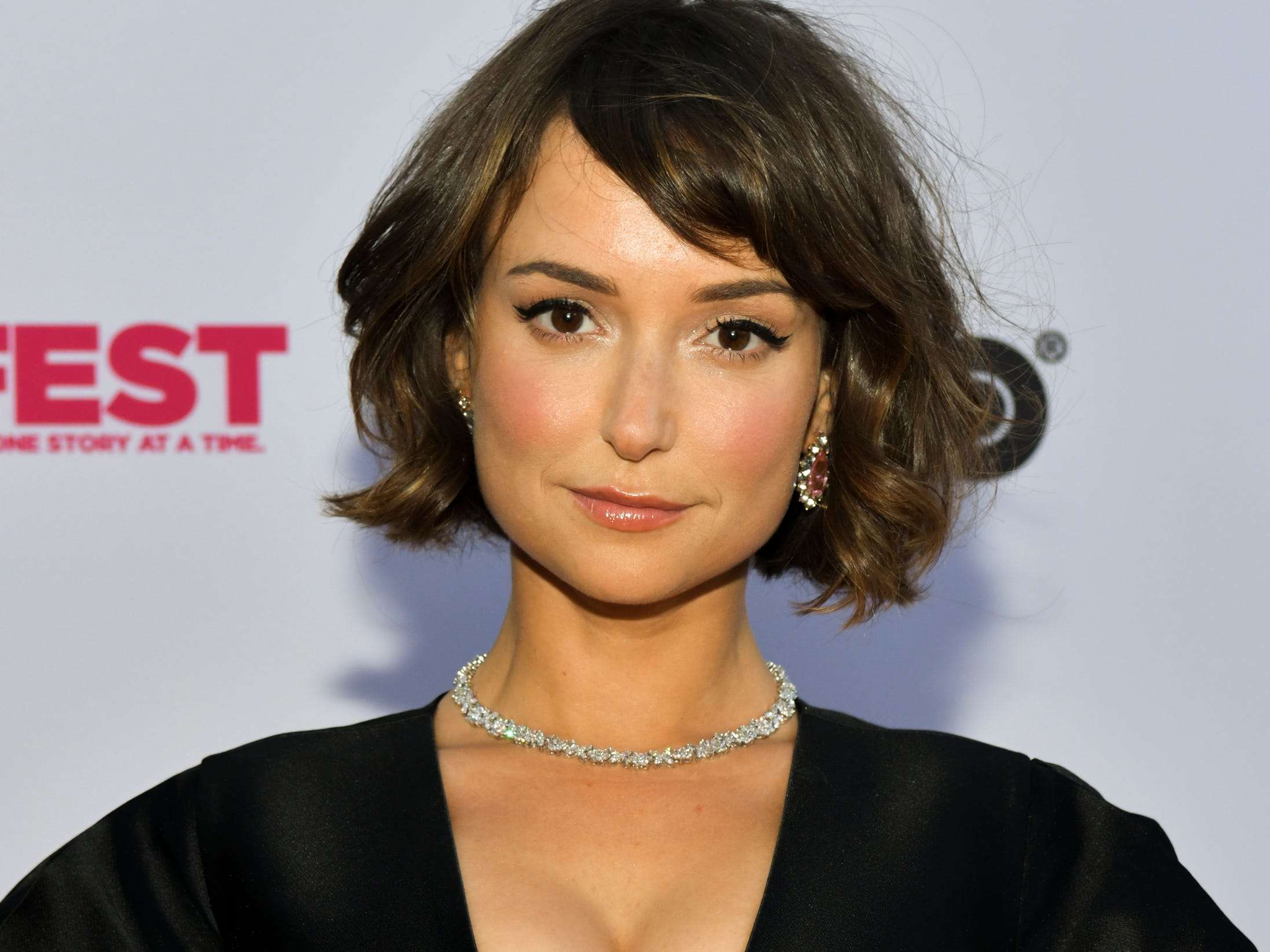 Watch/milana Vayntrub At&t Commercial Photos