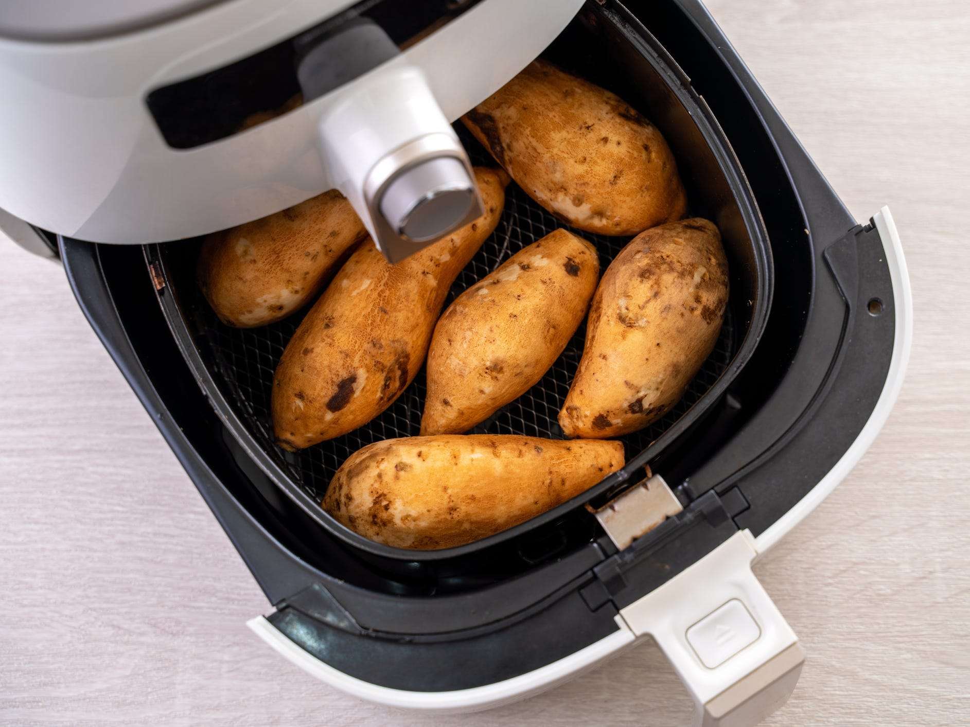 How to make baked potatoes in an air fryer | Business Insider India