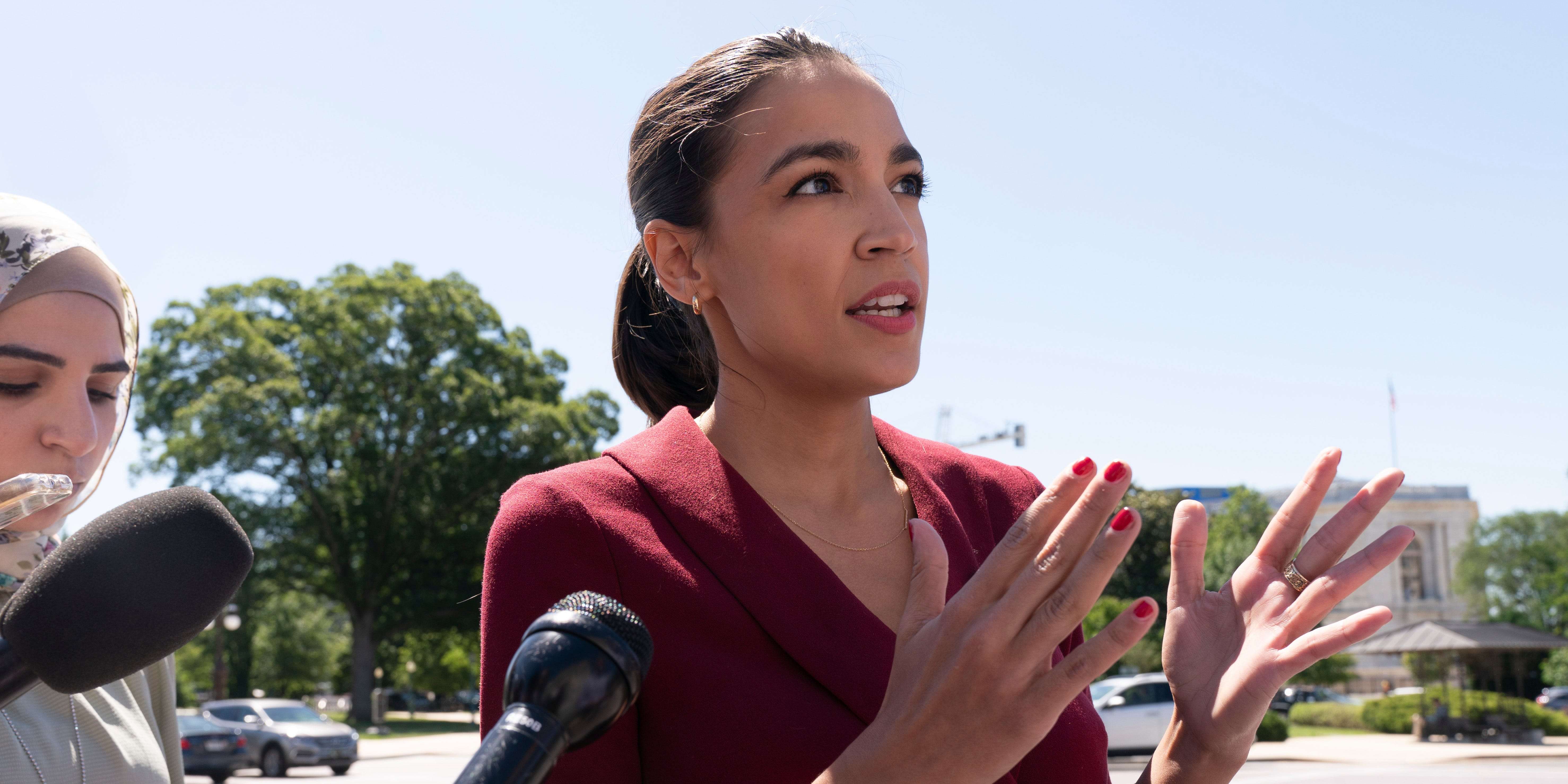 Alexandria Ocasio Cortez Slams Republican Lawmakers Who Dont Even Read The Bills Theyre