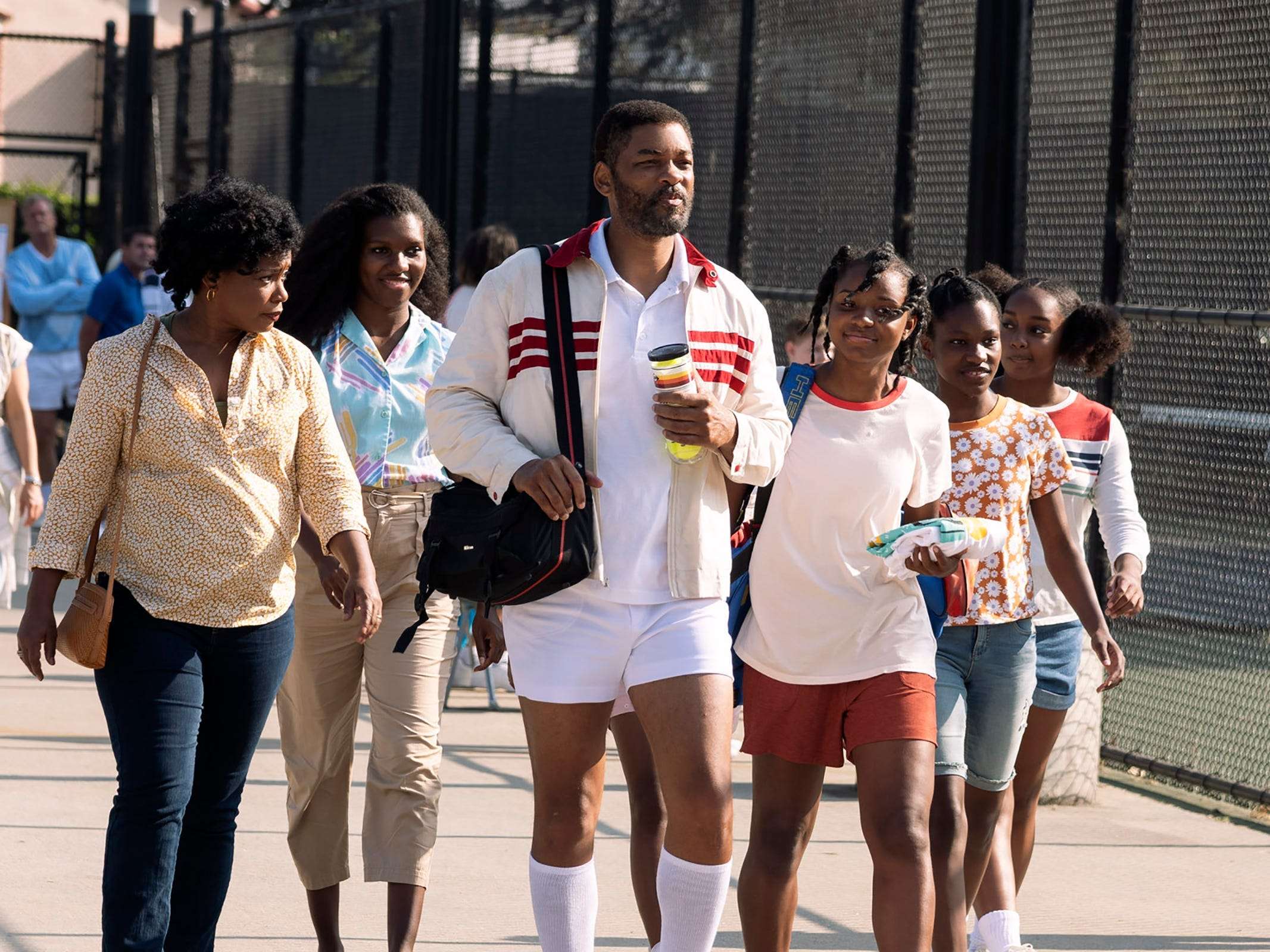 Will Smith stars as Venus and Serena Williams' dad in a new trailer for