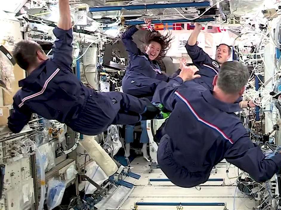 Astronauts on the space station held their own Olympics, complete with synchronized air swimming - watch the v - Business Insider India