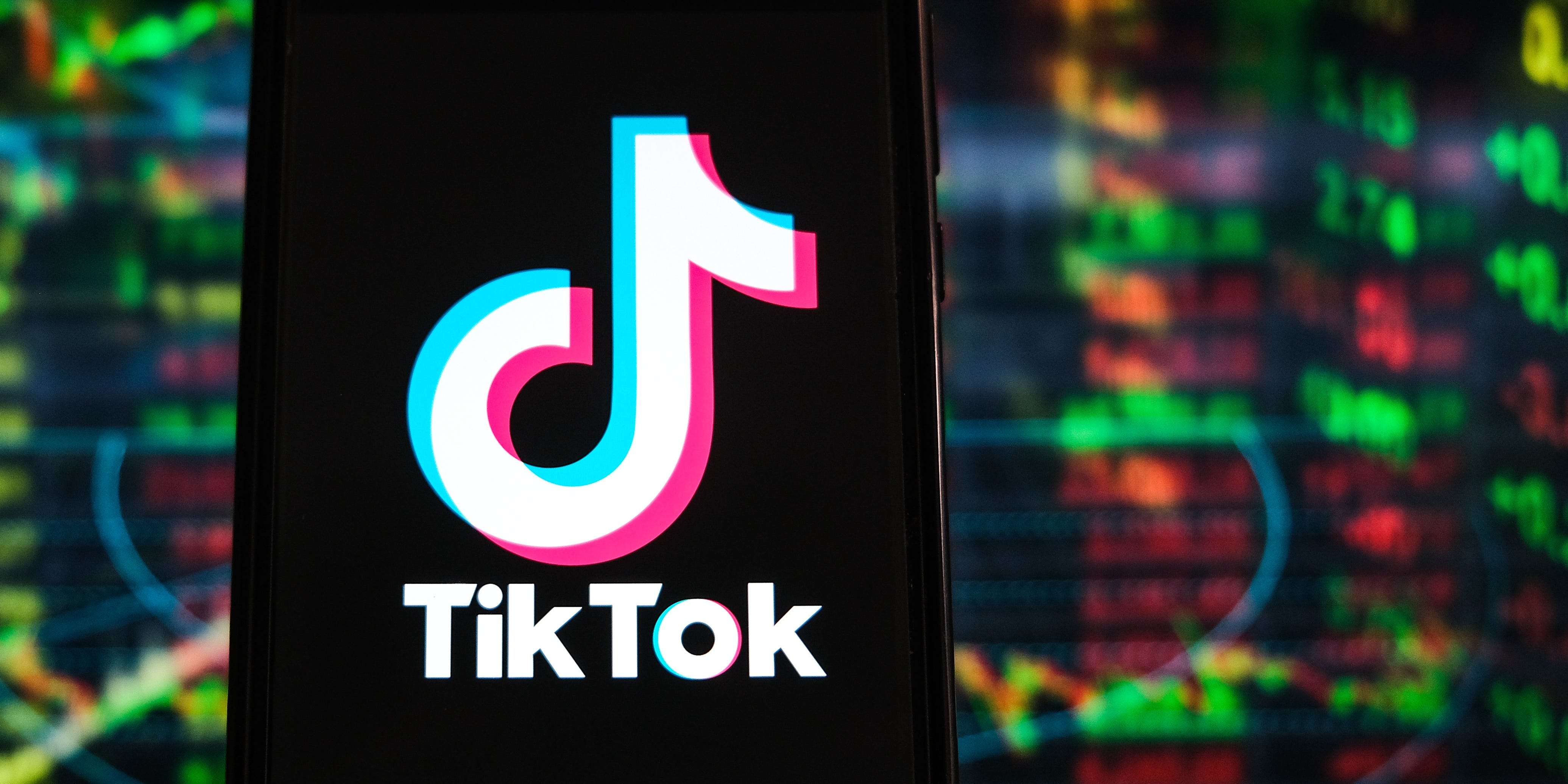 how-to-stitch-on-tiktok-and-add-other-users-videos-to-your-own