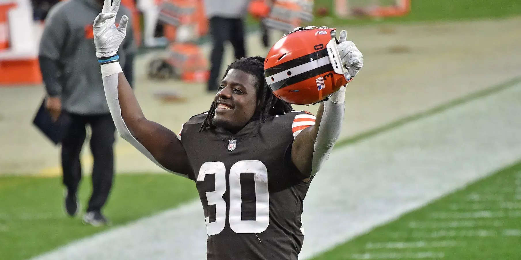 Browns' D'Ernest Johnson fulfills NFL dream in breakout performance, LeBron  James takes notice