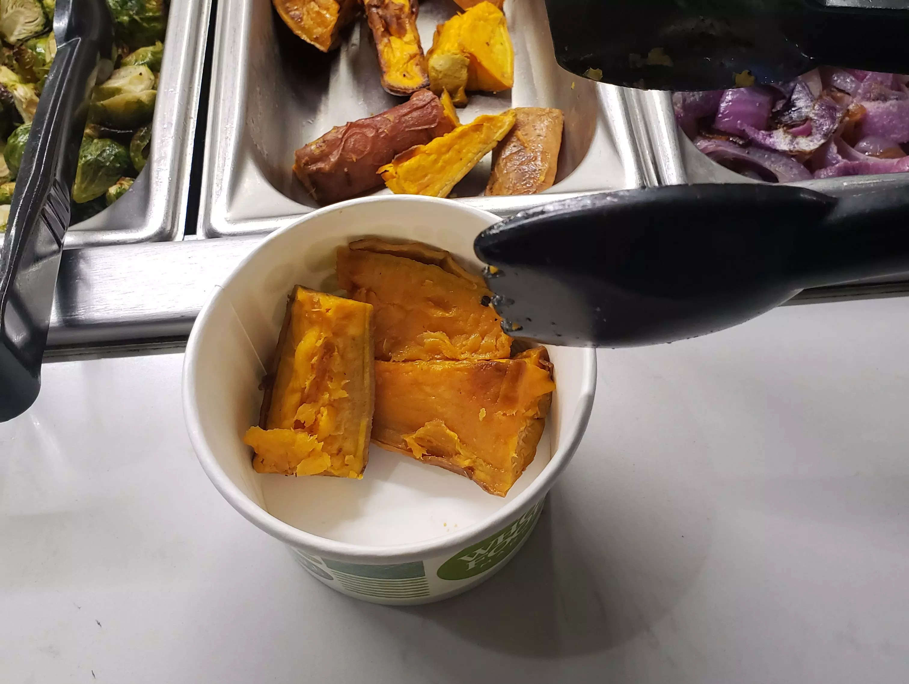 Whole Foods: How I Build a Healthy Meal at the Hot Bar