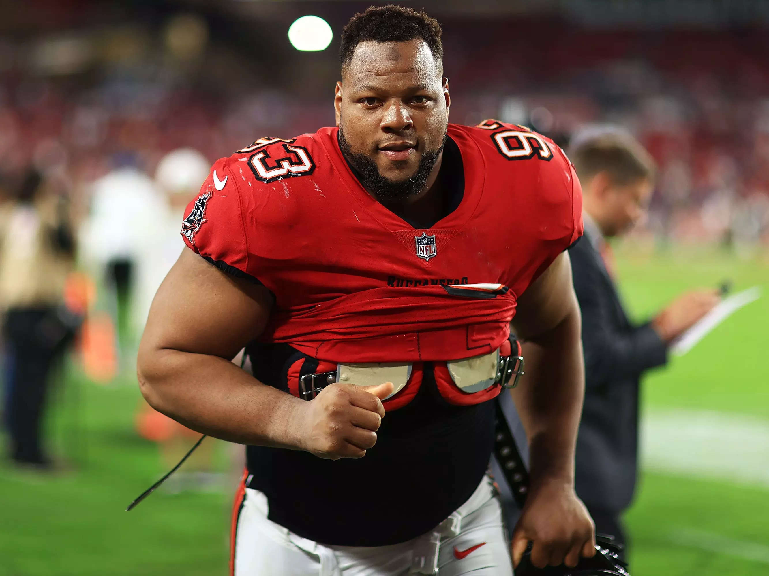 Buccaneers' Ndamukong Suh takes time out to help the animals