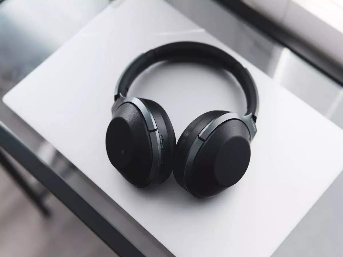 which wireless headphones have the longest battery life