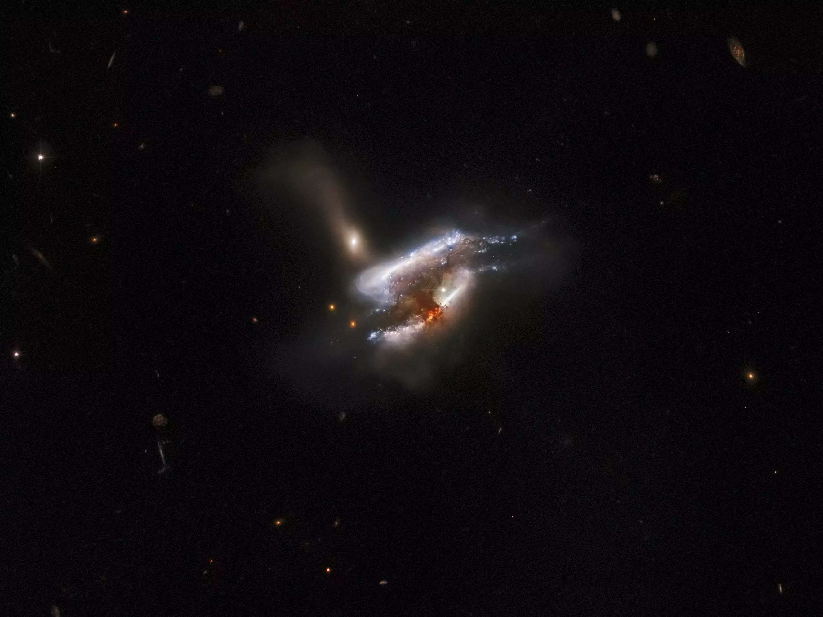 A Stunning Photo From NASA's Hubble Space Telescope Reveals 3 Galaxies ...