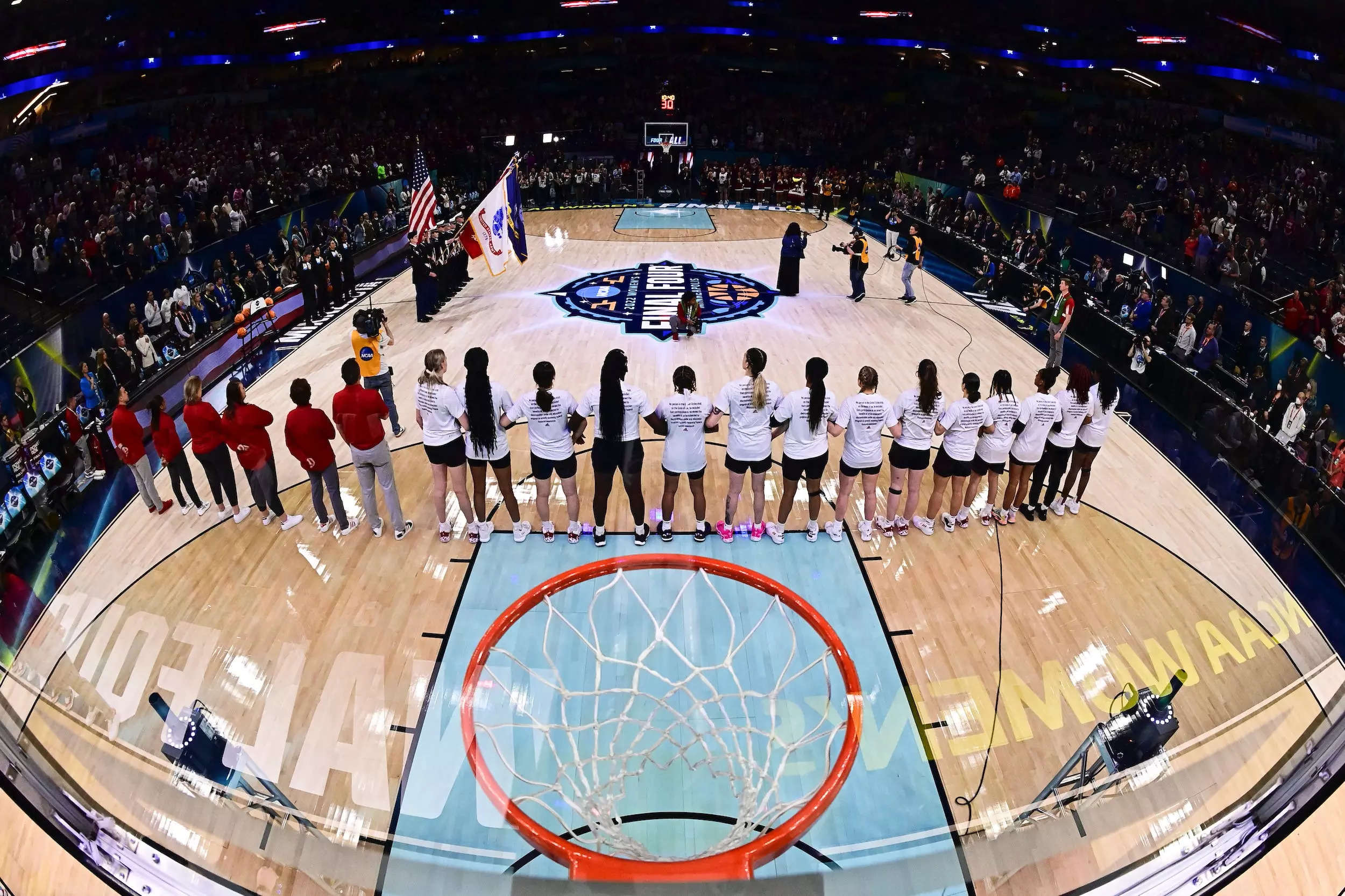 https://www.businessinsider.in/photo/90602063/top-ranked-south-carolina-stayed-in-the-locker-room-for-the-national-anthem-at-the-final-four.jpg?imgsize=451866