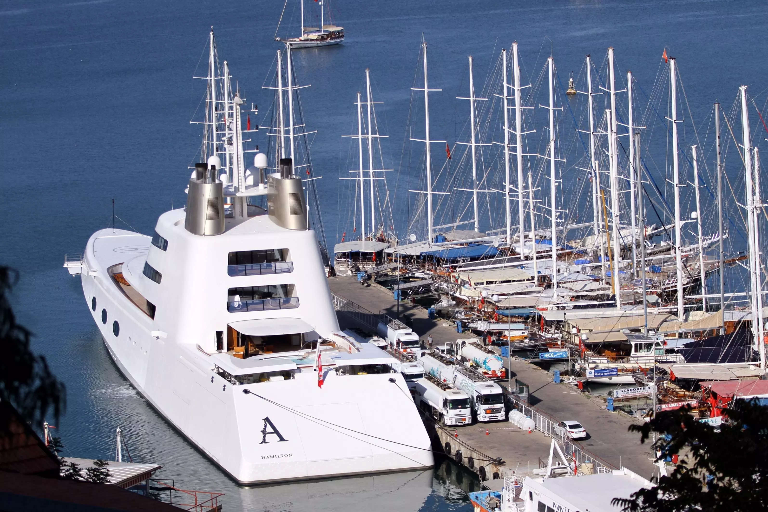 russian oligarch yacht maldives