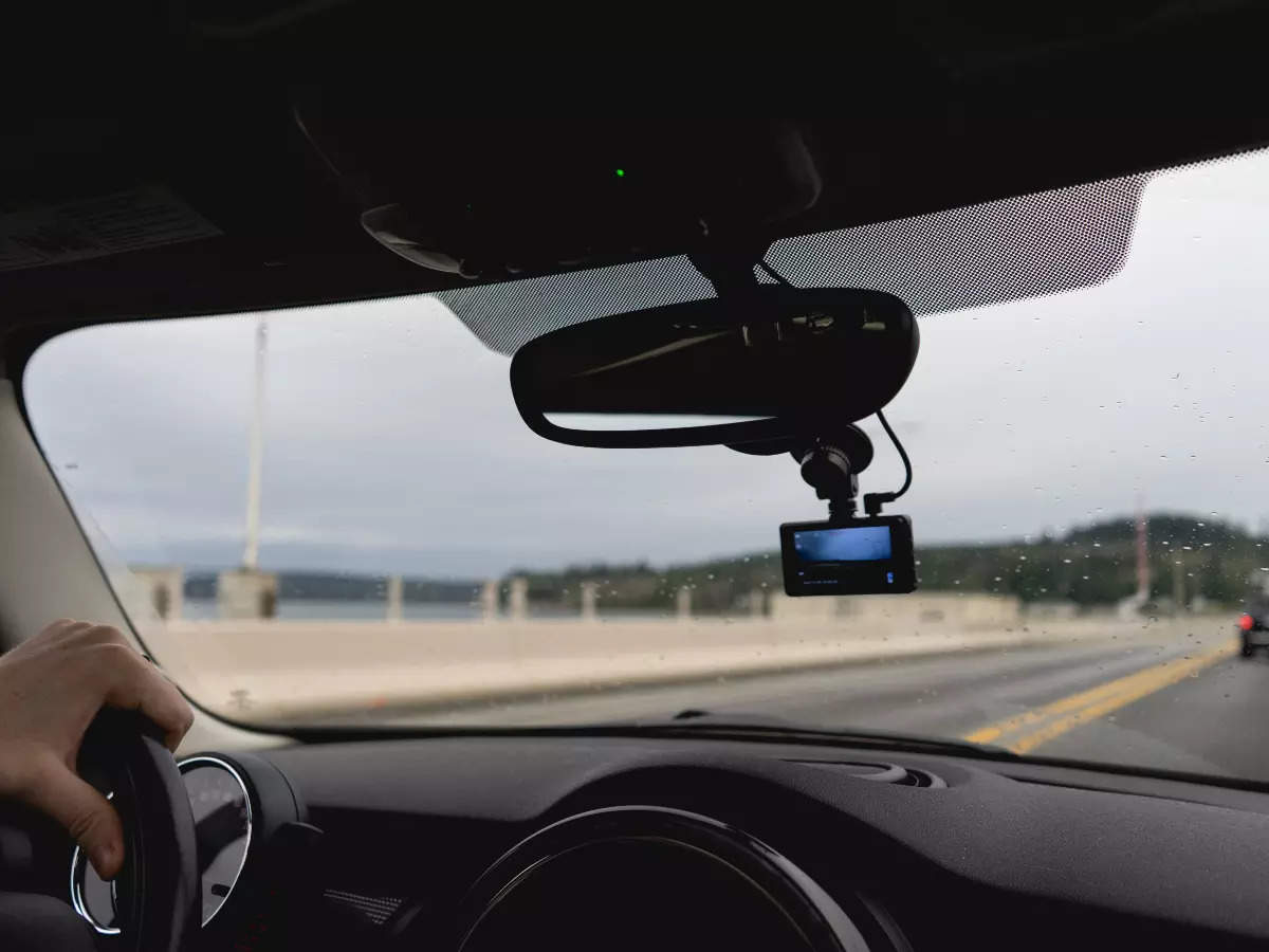 https://www.businessinsider.in/photo/90816325/how-to-use-an-old-mobile-as-a-dashcam.jpg?imgsize=49844