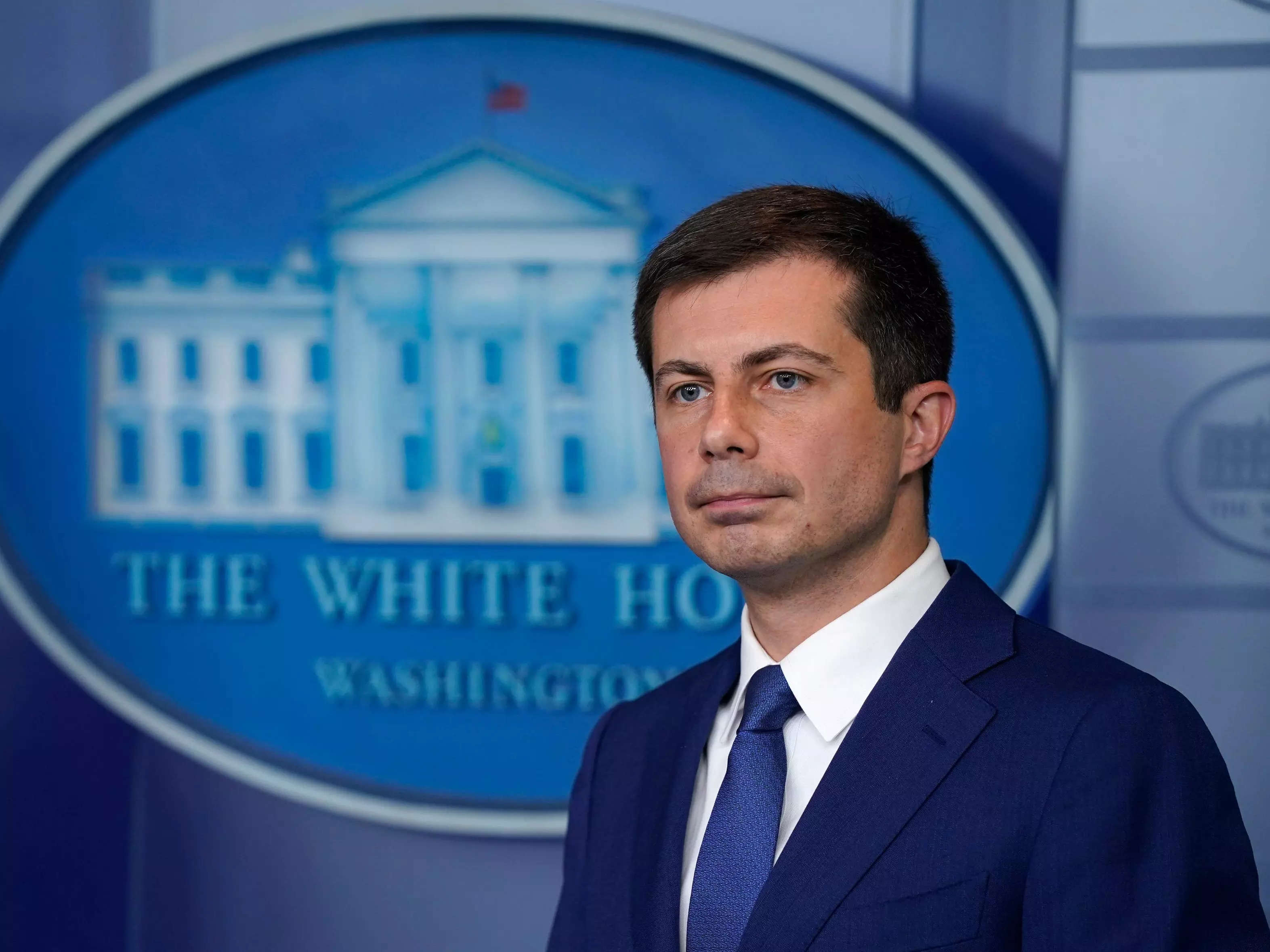 buttigieg-considers-punishing-airlines-for-flight-disruptions-as