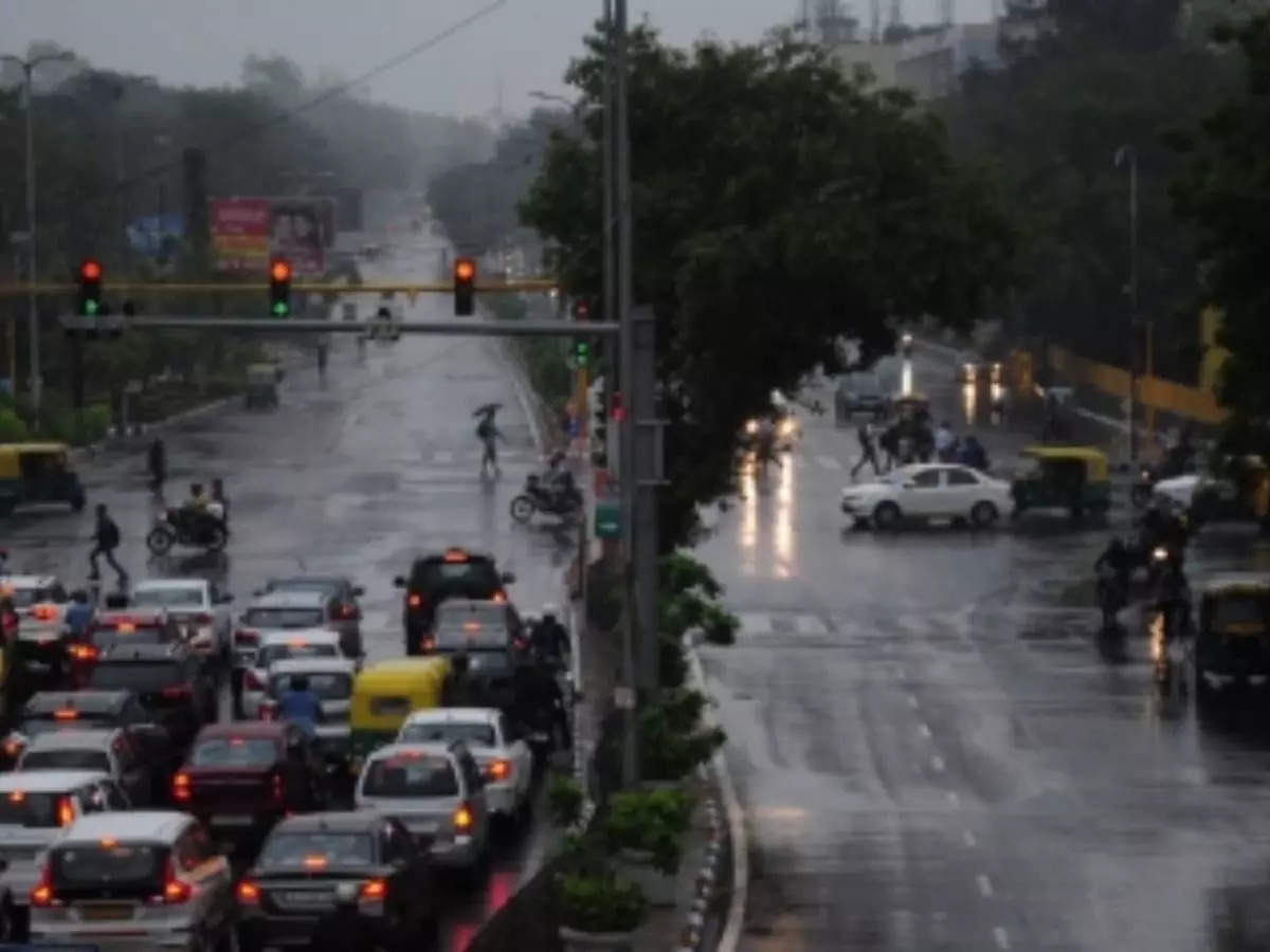 Waterlogging And Traffic Jams In Delhi As Heavy Rains Lash The Capital Business Insider India 4744