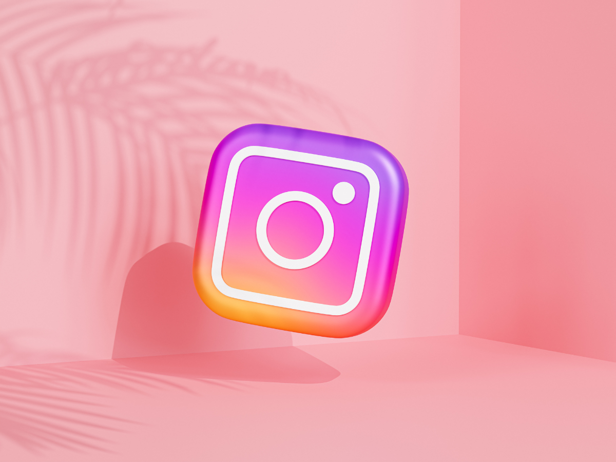 What is the dual camera feature on Instagram, and how to use it