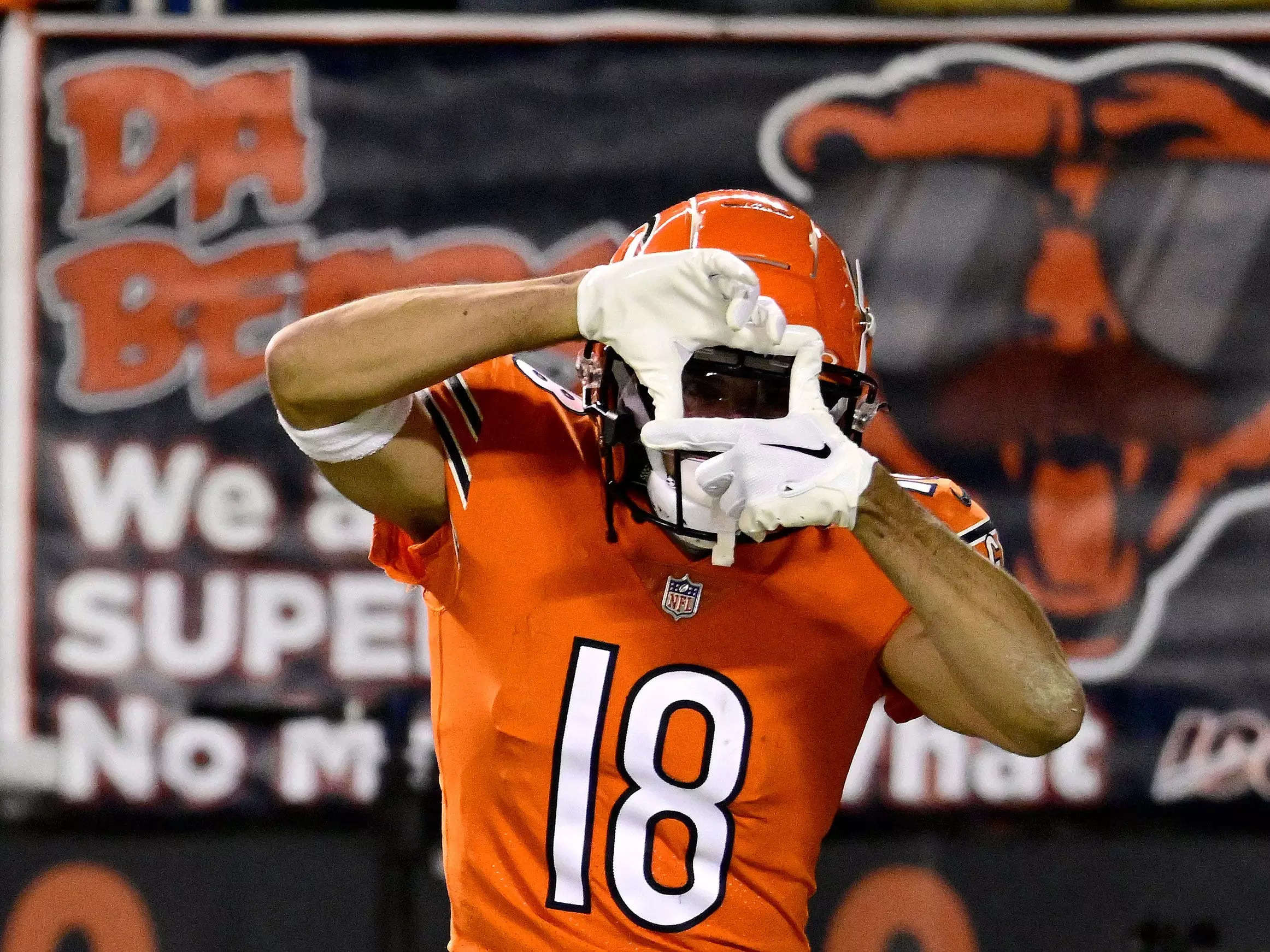 Justin Fields hits Dante Pettis with a 40-yard touchdown pass