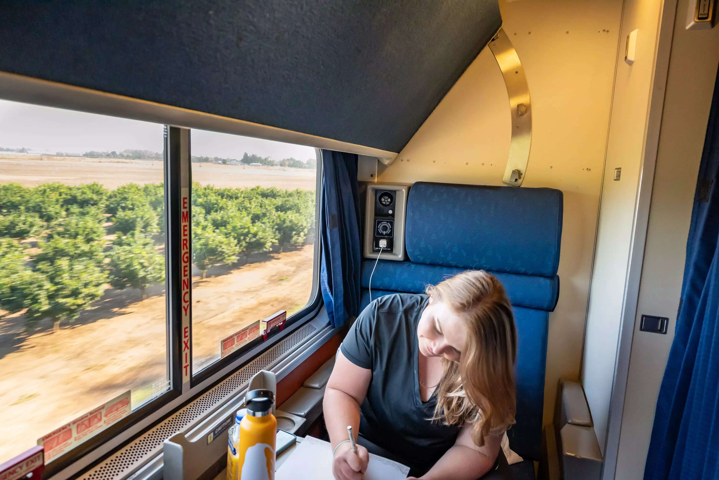 I Spent $518 For A 23-square-foot Roomette On A 16-hour Amtrak Ride ...