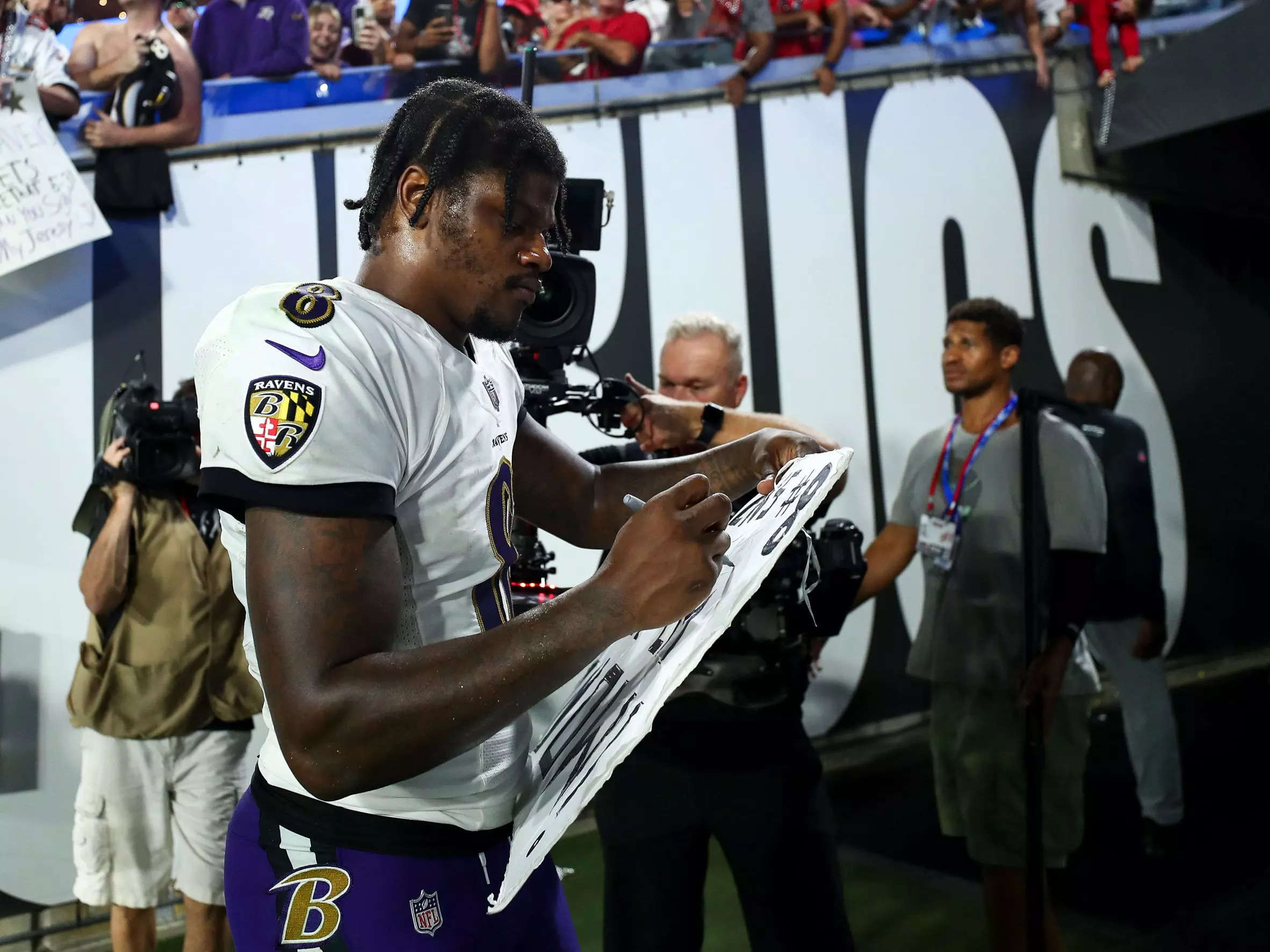 Lamar Jackson grabbed a fan's sign encouraging the Ravens to re-sign him  after a big win against the Buccaneers