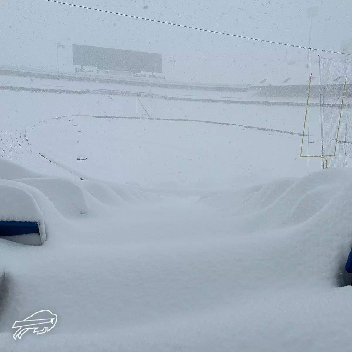 Stunning Video Shows Buffalo Bills Stadium Buried In Snow — As Fans ...