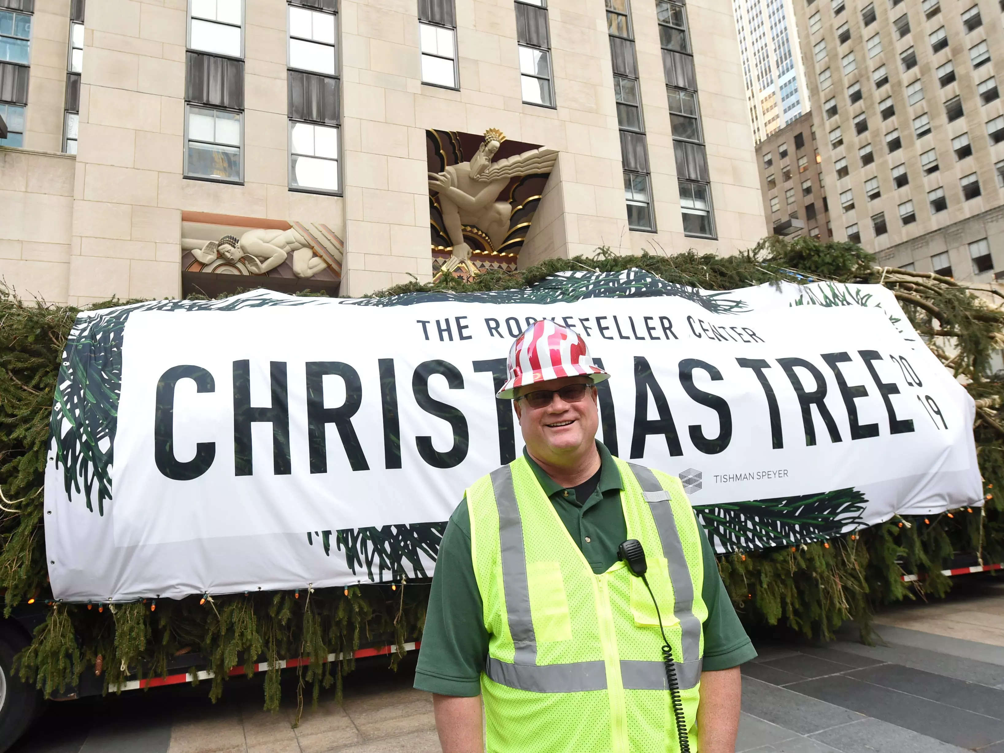 I choose the Rockefeller Christmas tree every year. Here's how I spot ...