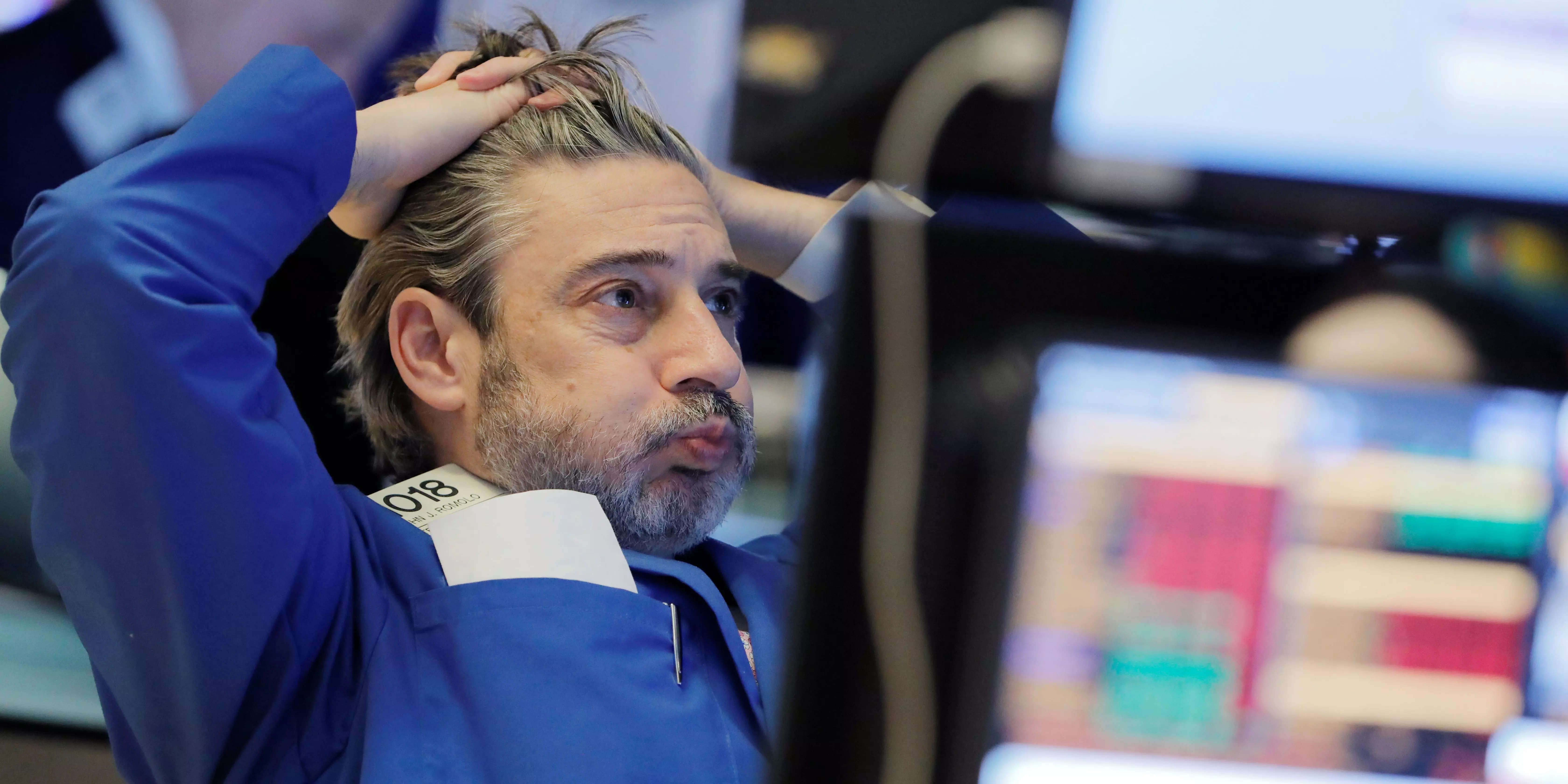 dow-falls-more-than-300-points-as-us-stocks-extend-losses-on-interest