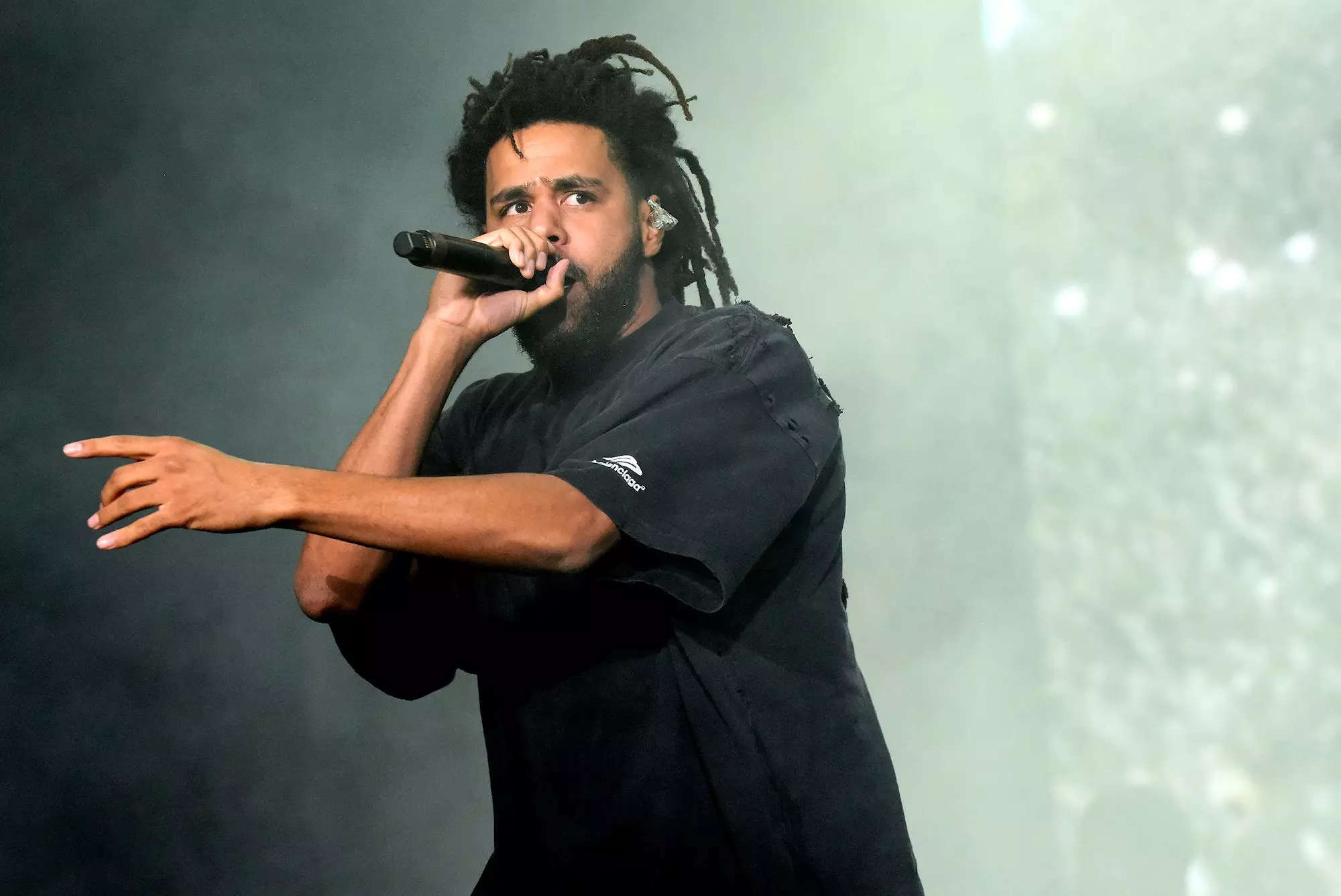 Rapper J Cole Hints At New Album By Wiping His Instagram Heres Everything We Know About The 7618