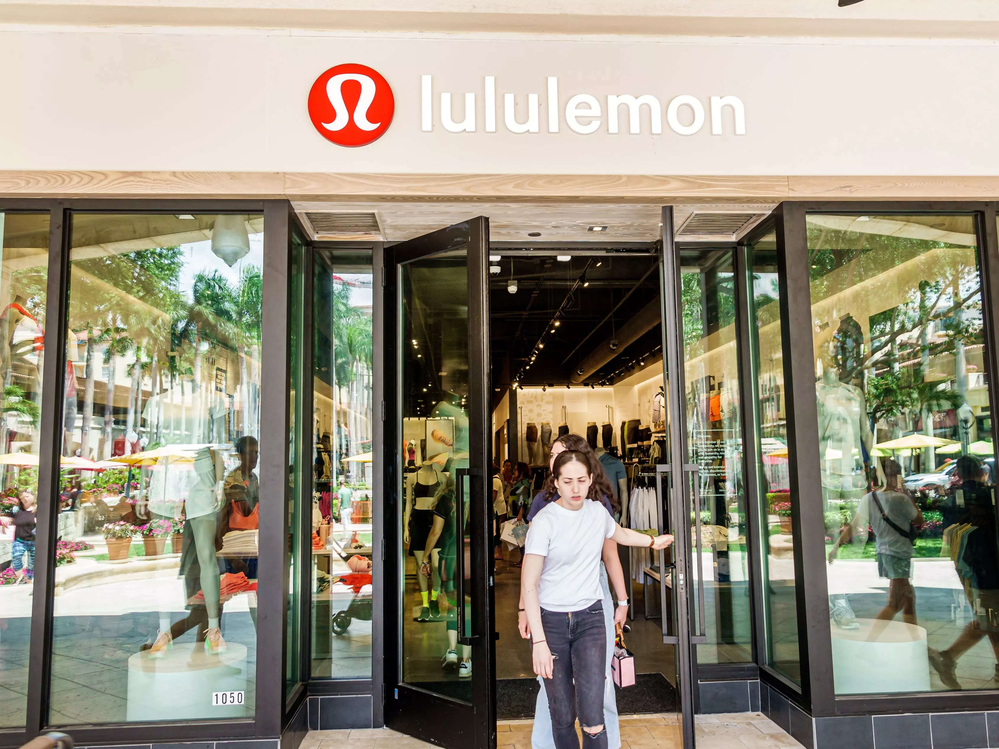 Lululemon sees revenue soar, gives weak holiday outlook - Business