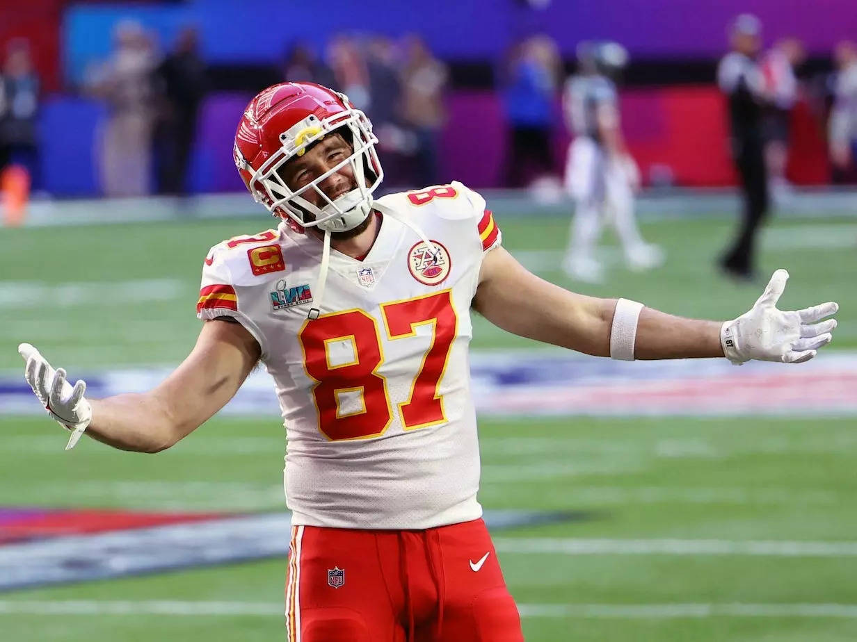 Kansas City's Travis Kelce puts personality on display at Super