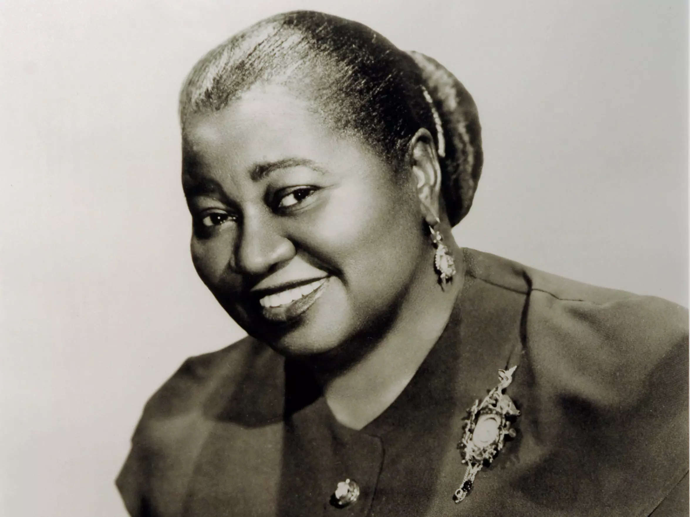 Hattie McDaniel Made History As The First Black Person To Win An Oscar ...