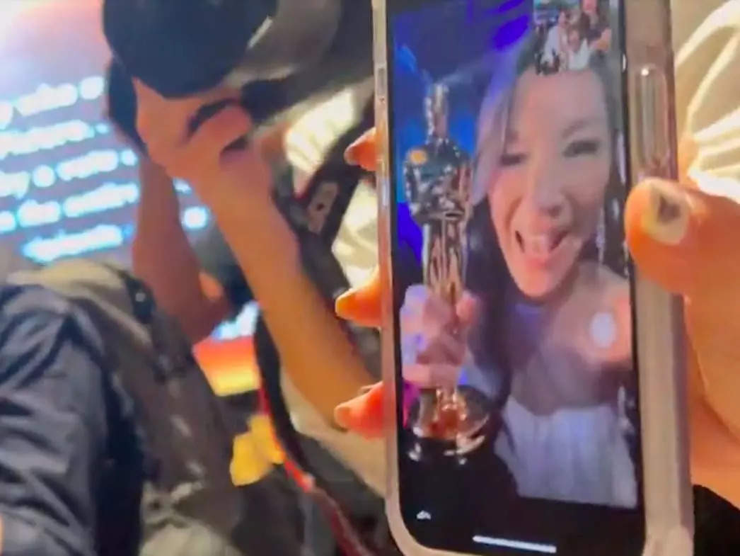 Michelle Yeoh Facetimed Her 84 Year Old Mom In Malaysia Moments After She Won Her Best Actress 4468