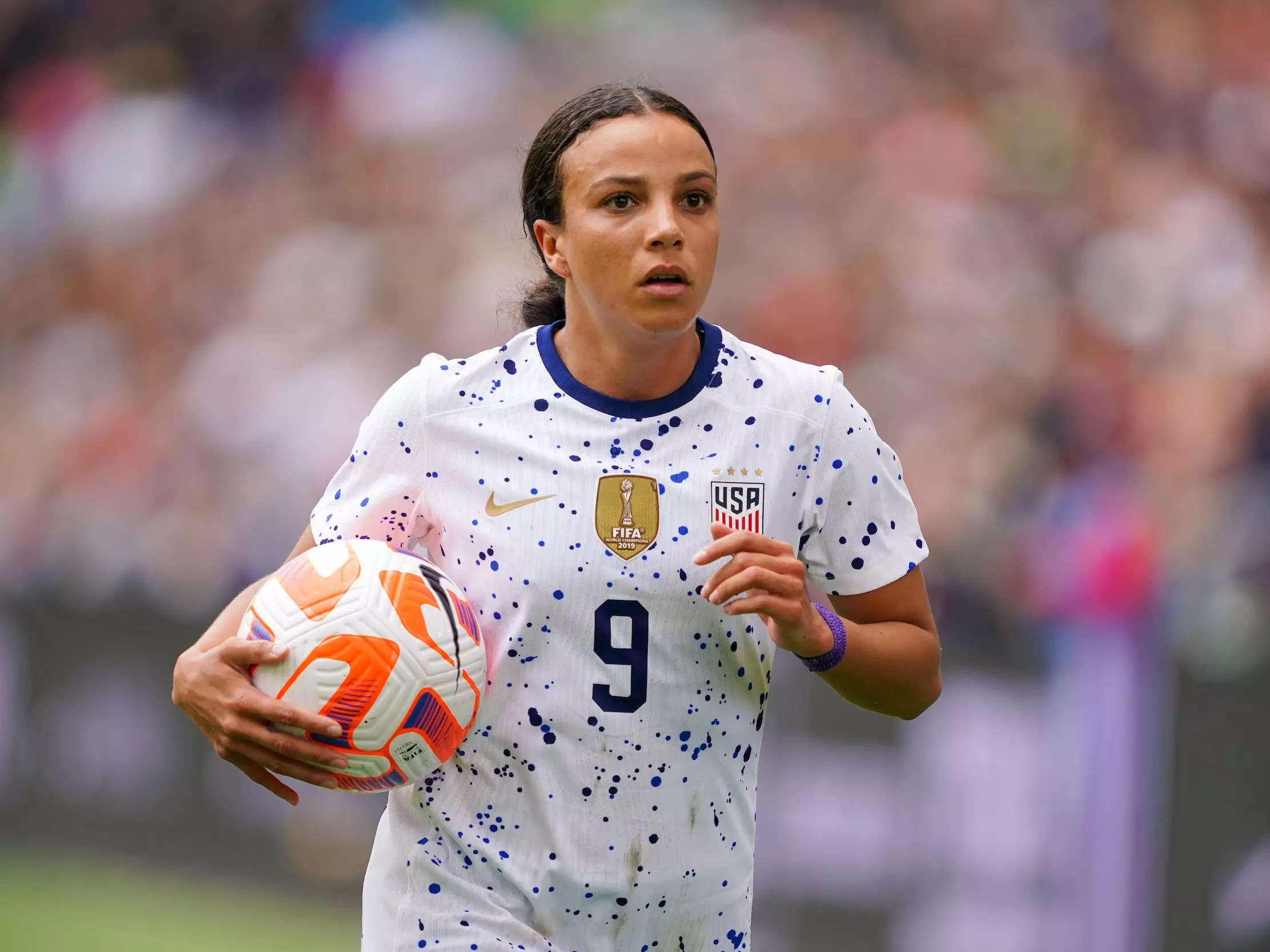 Mallory Pugh watches Swanson, 07/12/2019