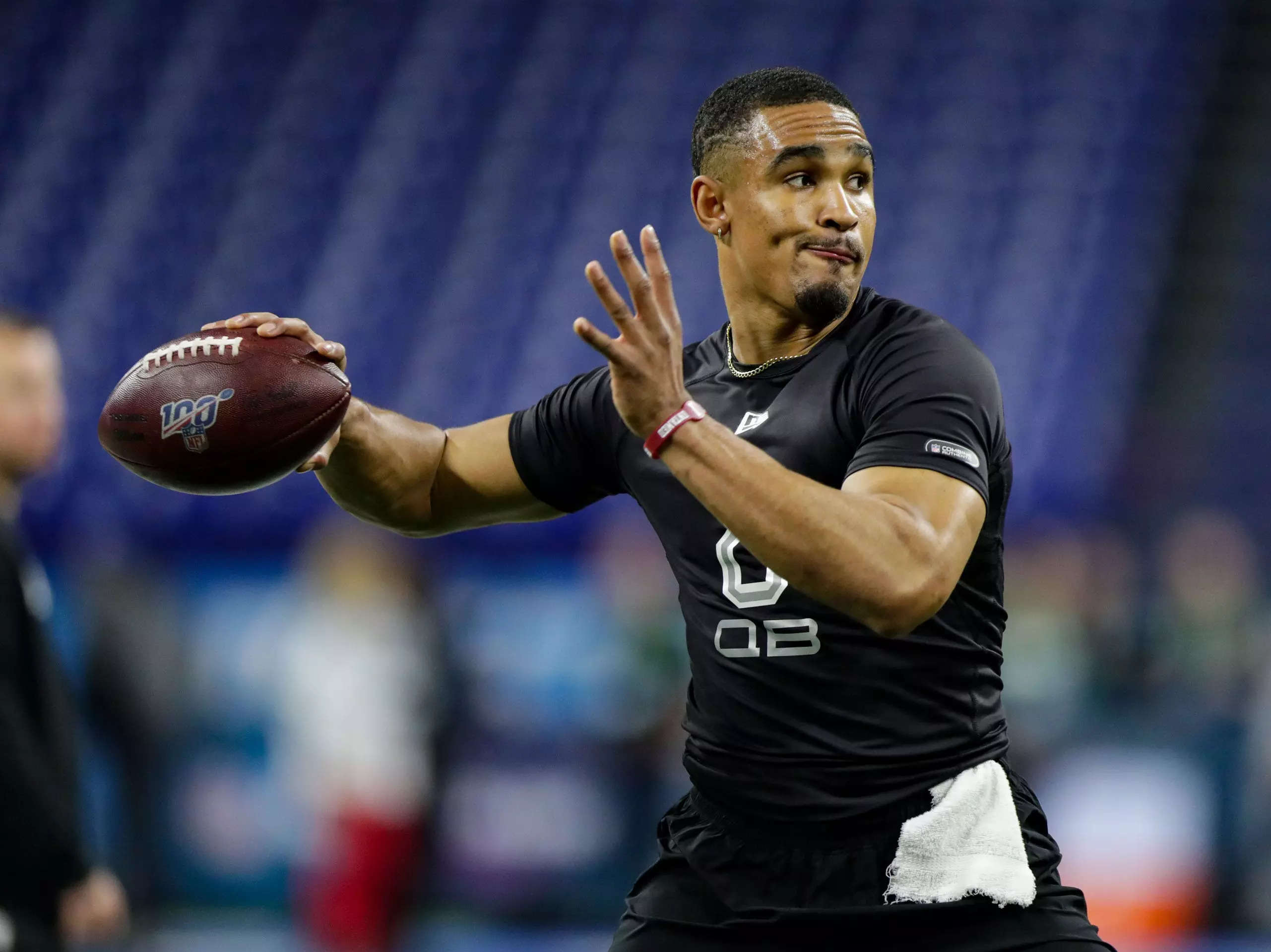 Jalen Hurts' $255 million contract sets an NFL record—he got it with an  all-women management team