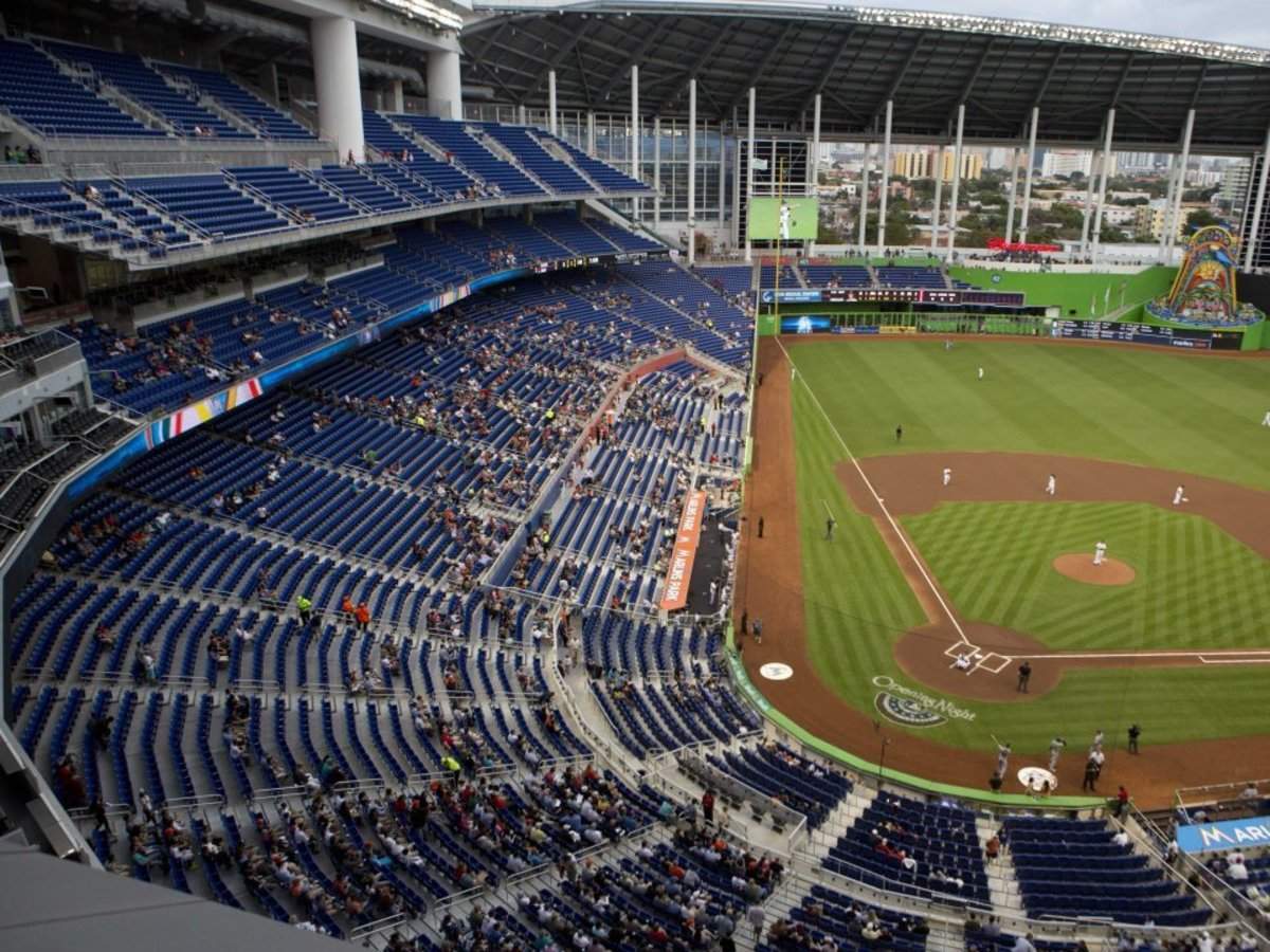 Miami Marlins on X: Eury makes his debut in teal ANDDDDD the roof is OPEN.  👀: @BallySportsFL, @BallyMarlins 👂:@FoxSports940 , @radiomambi710 ⏰:  6:40PM ET #MakeItMiami //    / X