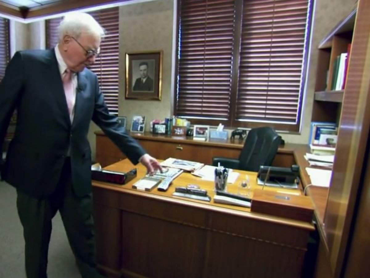 Take A Tour Of Warren Buffett's Office At Berkshire Hathaway | Business  Insider India