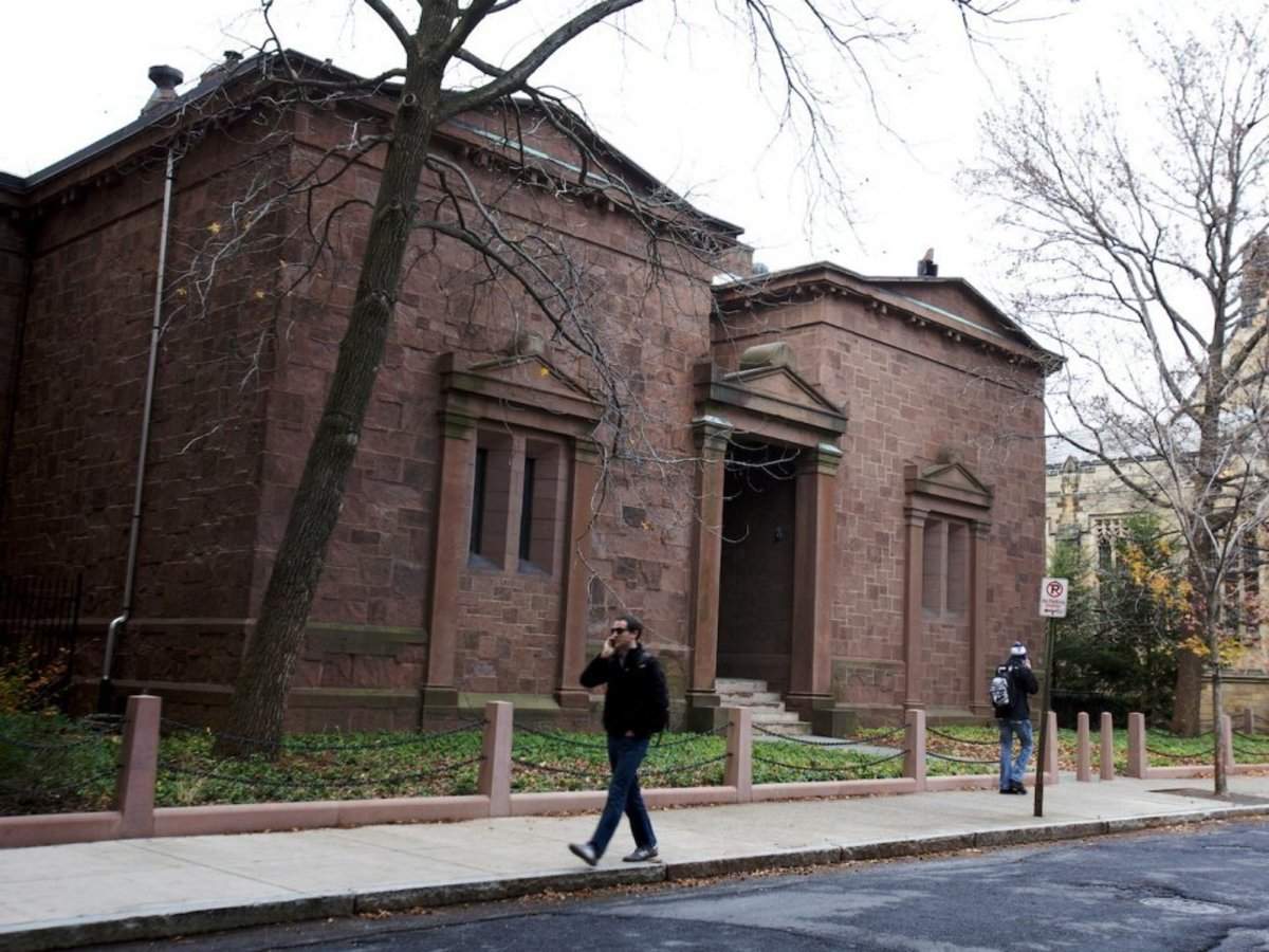 7 of Yale's Super-Elite Secret Societies Ranked by Wealth