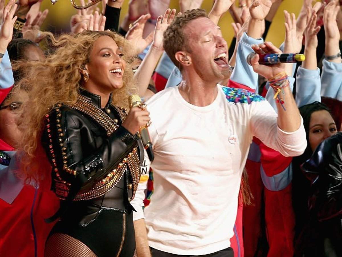 Beyonce & Bruno Mars Join Coldplay For Super Bowl 50 Halftime Show