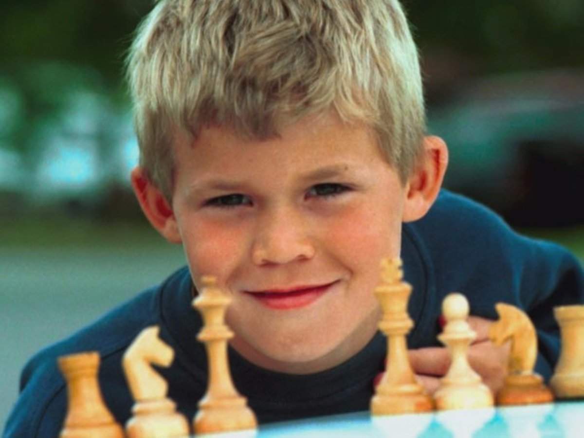 Magnus Carlsen HACKS Chess! 