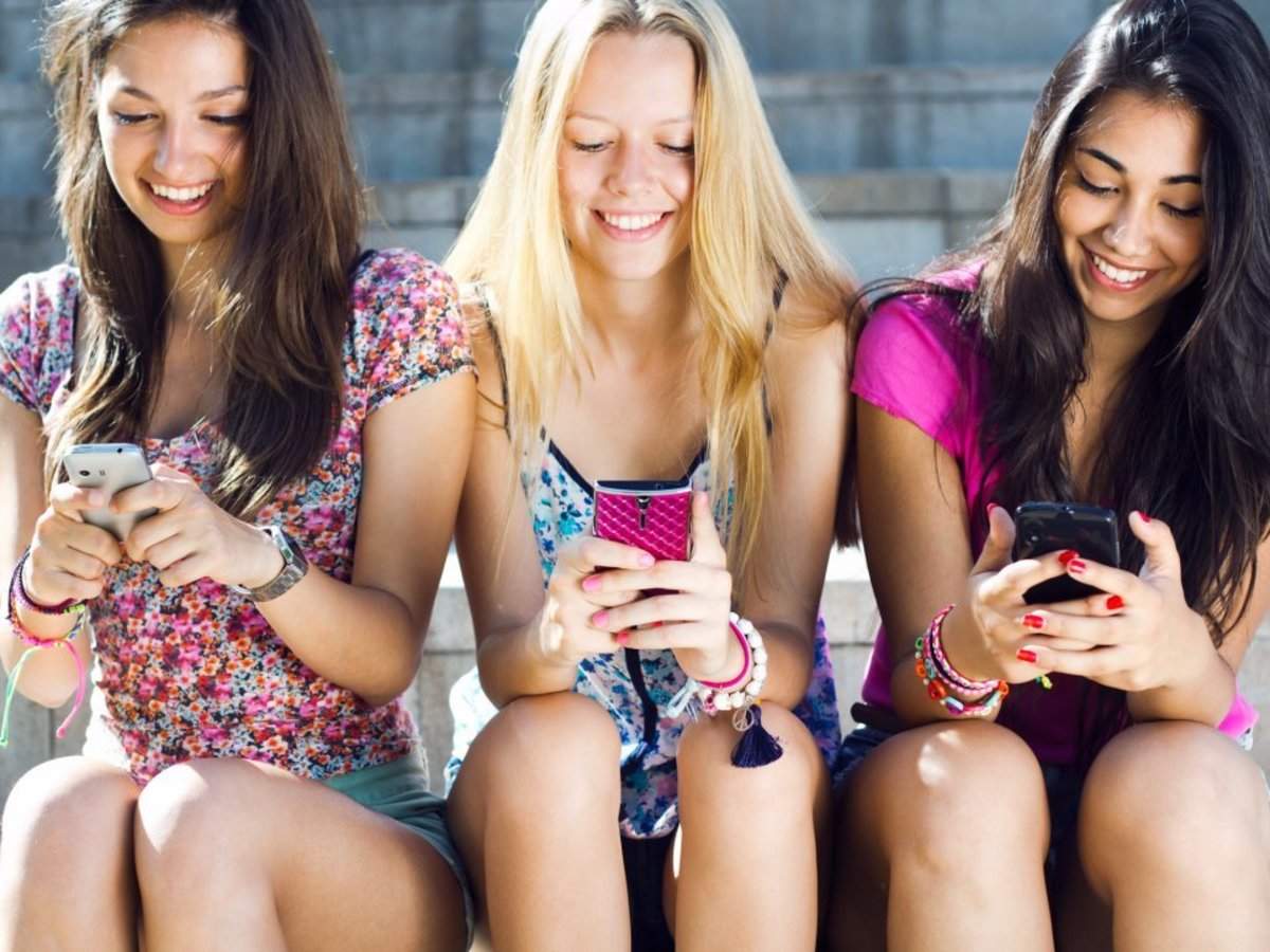 8 iPhone Apps Teenagers Can't Live Without