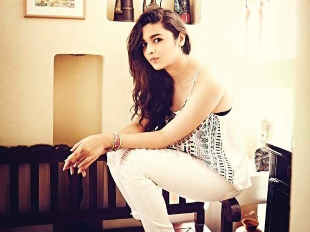 Alia Bhatt, Jacqueline set the temperature soaring with their shoot for  Dabboo Ratnani | Business Insider India