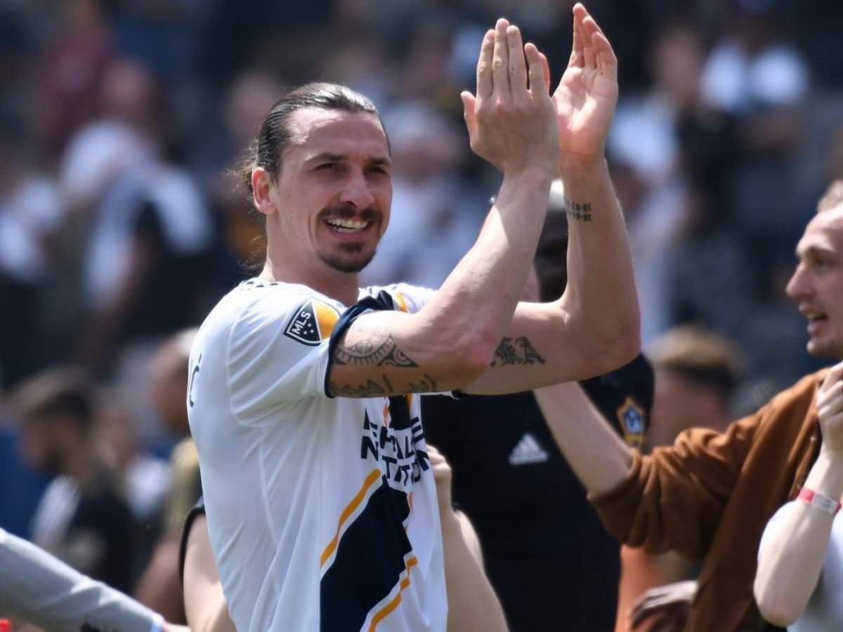 Zlatan Ibrahimovic Welcomes LeBron James To Los Angeles With Typically  Brilliant Tweet - SPORTbible