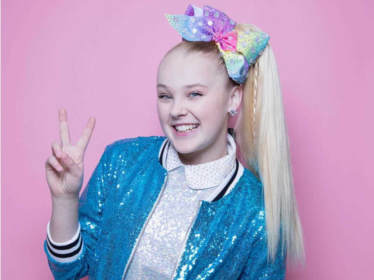 JoJo Siwa Takes Down Her Ponytail and Reveals Gorgeous Waves in