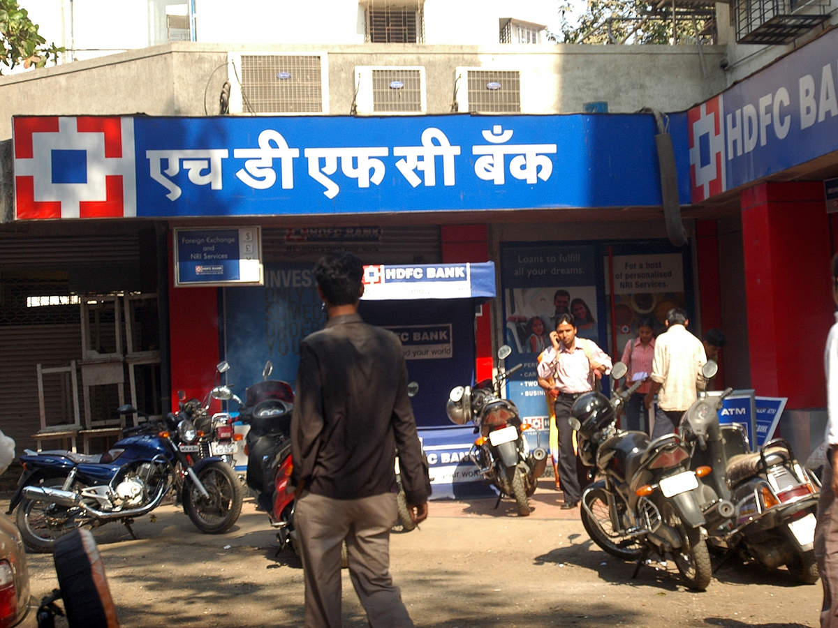 Rbi Tells Hdfc Bank To Stop New Digital Launches And Selling New Credit Cards After Recent Outages Of Online Banking Business Insider India