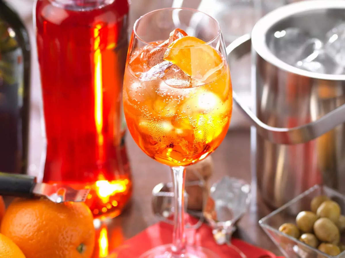 What's in an Aperol spritz? How to make the simple Italian cocktail