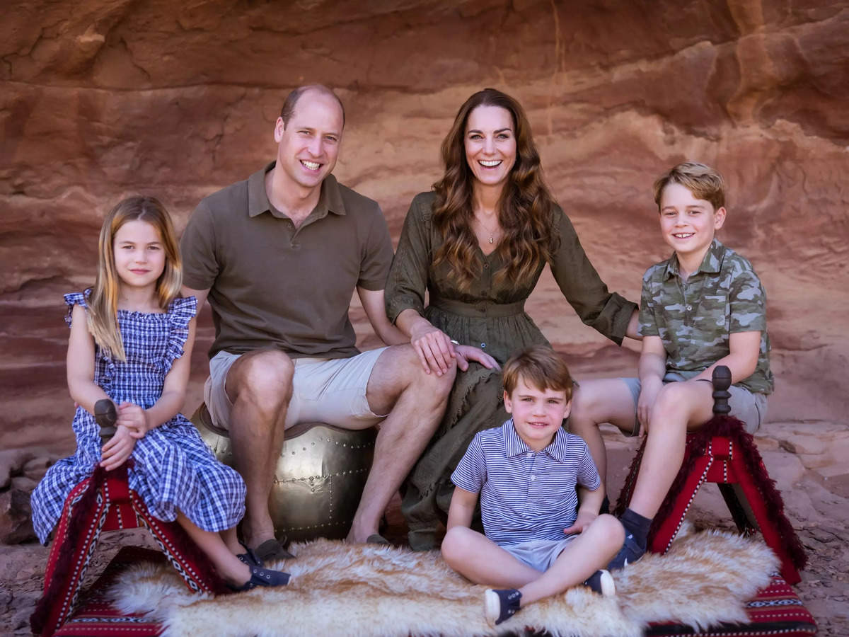 Kate Middleton and Prince William's 2021 Christmas card includes a rare  photo from a private family vacation