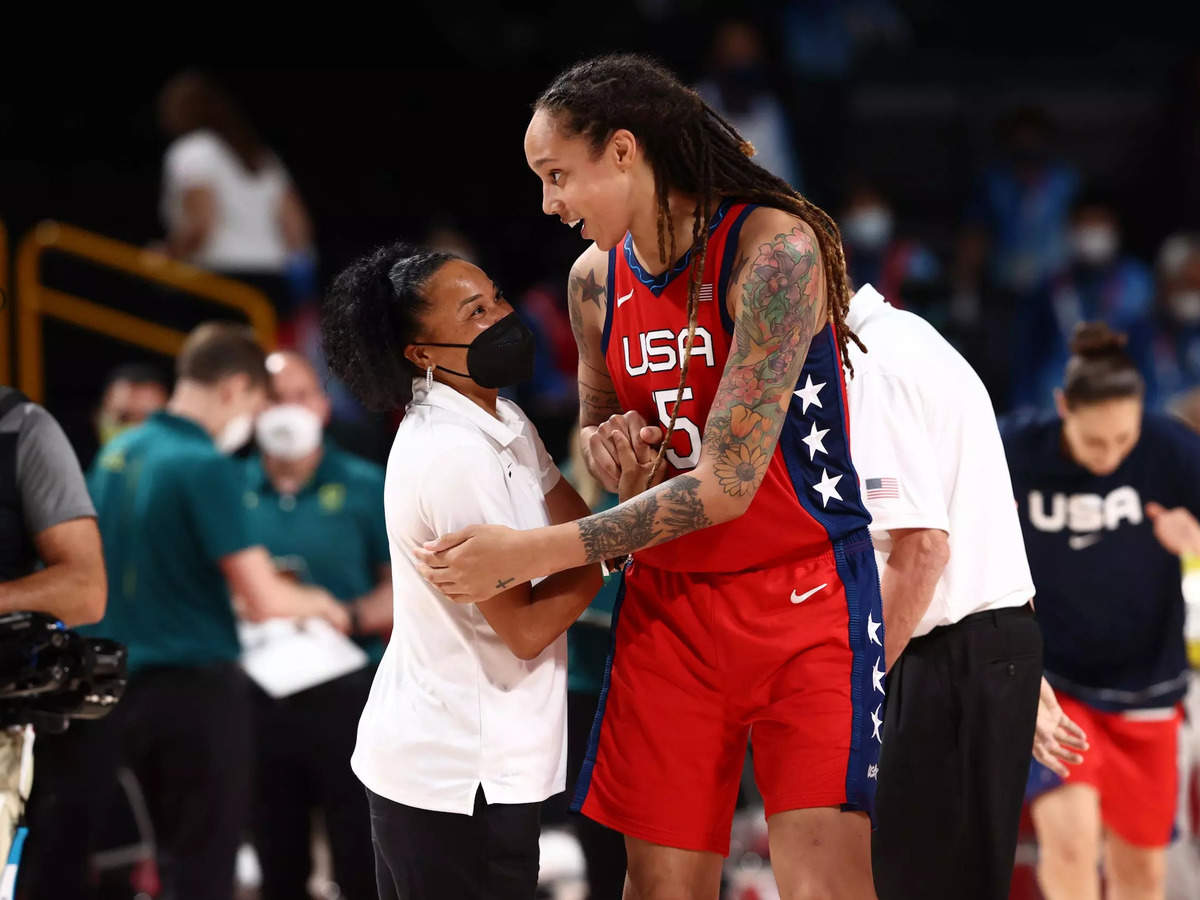 Dawn Staley earns Billie Jean King Leadership Award - SC Women In Leadership