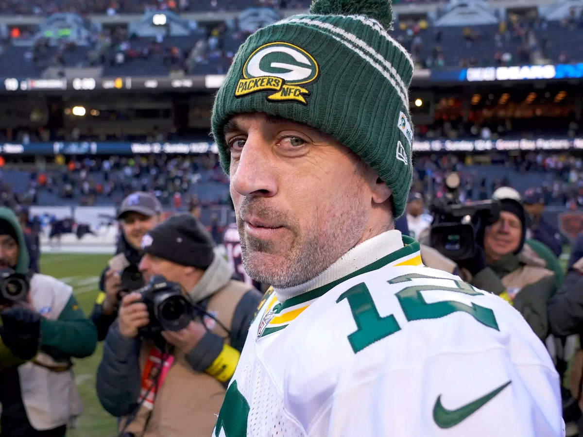 Aaron Rodgers says he will contemplate football future by spending '4  nights in complete darkness'