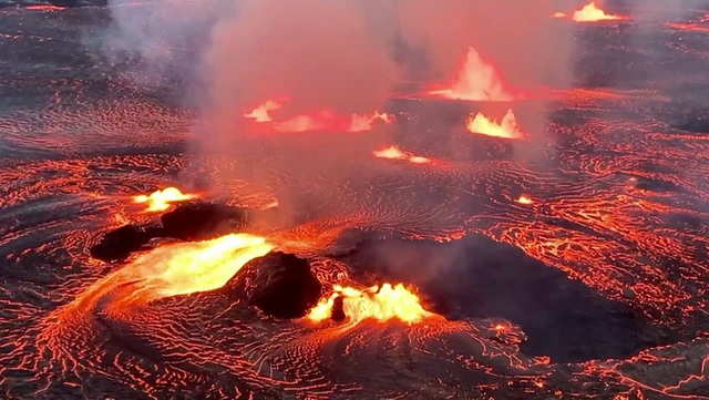 Watch The Moment Hawaii's Kilauea Volcano Erupted After A 3-month Pause