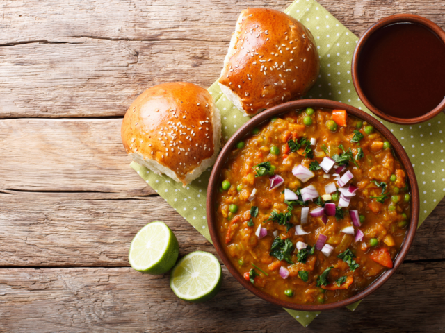 
Indian street foods you can prepare at home for monsoon snacking
