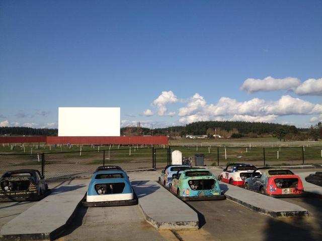 15 Cool Drive In Theaters Where You Can Watch A Movie Retro Style Businessinsider India