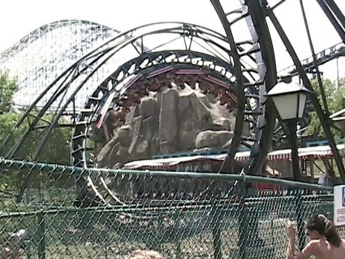 12 Six Flags Amusement Park Accidents We d All Like To Forget