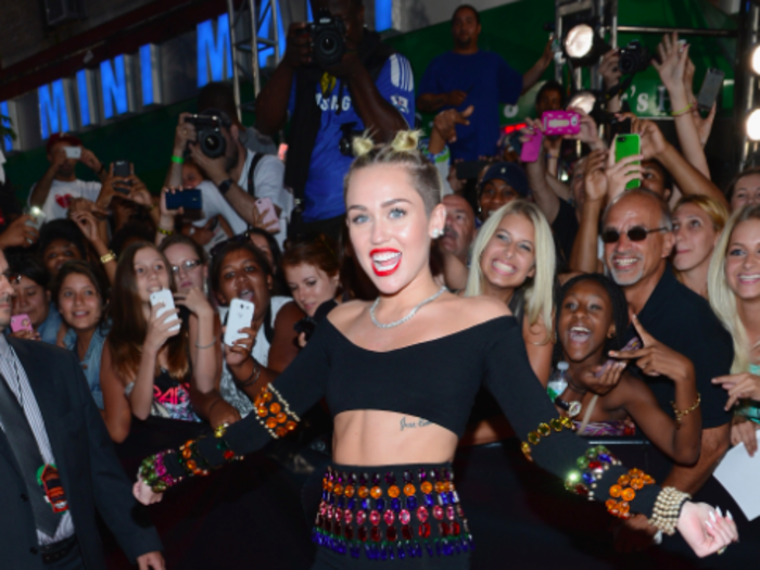 https://www.businessinsider.in/thumb/msid-22060275,width-700,height-525/Miley-Cyrus-says-her-style-is-white-trash-and-Chanel-thats-me-Thats-my-ultimate-look-.jpg